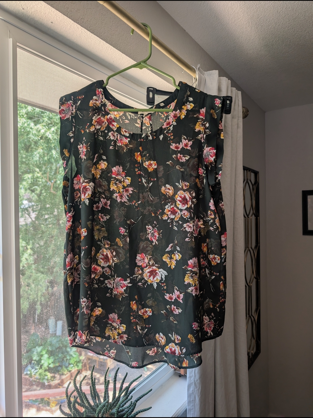 Pleione Dark Green Floral Sleeveless Blouse